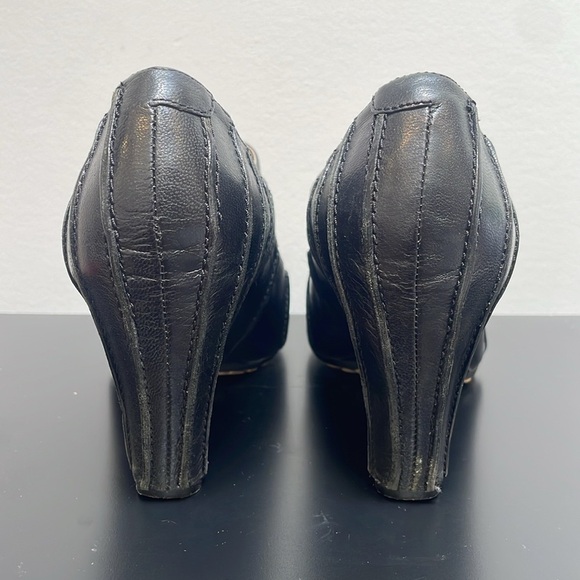 Tsubo Anush Pumps heels US8.5 black leather Velcro strap Mary Jane closed toe - Picture 7 of 11